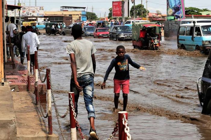 Um morto e mais de cem famílias desalojadas em Luanda devido às chuvas