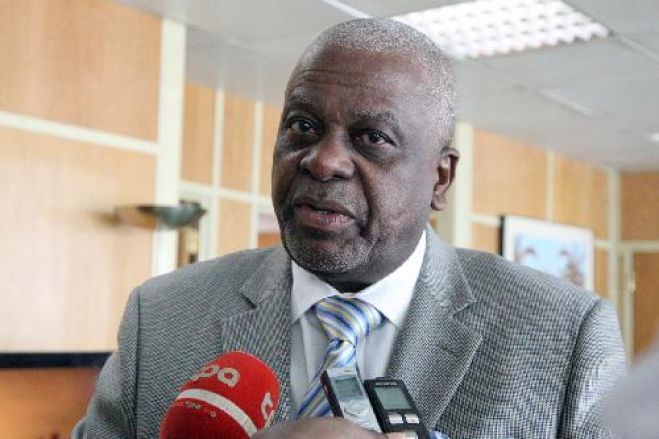 UNITA prefere "ver para crer" saída de José Eduardo dos Santos