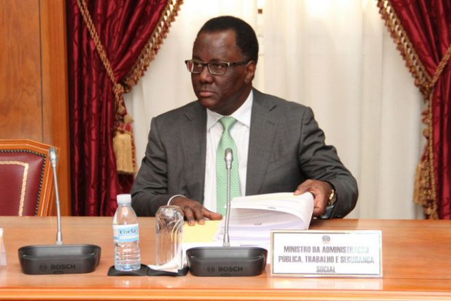 Ministro da Administração Pública,Trabalho e Segurança Social, António Pitra Neto