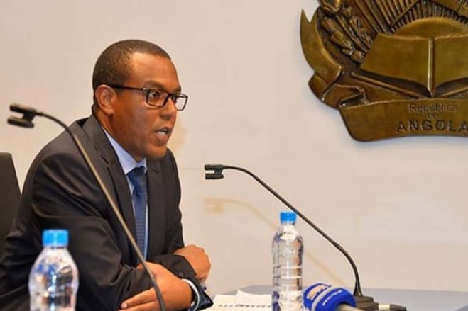 Governador do BNA diz que ocorreram “falhas graves” na operação dos USD 500 milhões