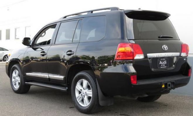 "O game está complicado", carros de luxo em serviço de táxi para encher o depósito