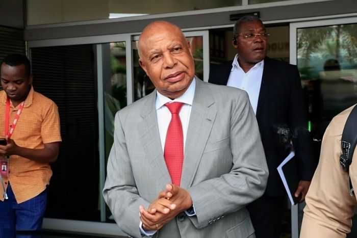 Higino Carneiro propõe eleições internas competitivas e admite perda de confiança no MPLA