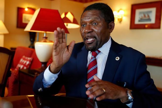 Ex-líder da UNITA Isaías Samakuva diz que Angola vive apenas "paz militar"