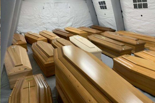 Coronavírus: 'Não dormimos há 3 dias', diz dono de funerária na Itália