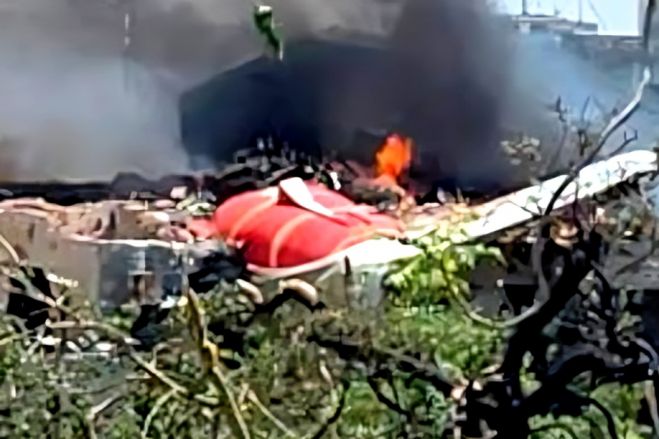 Avião com mais de 240 pessoas cai na Índia, dizem autoridades