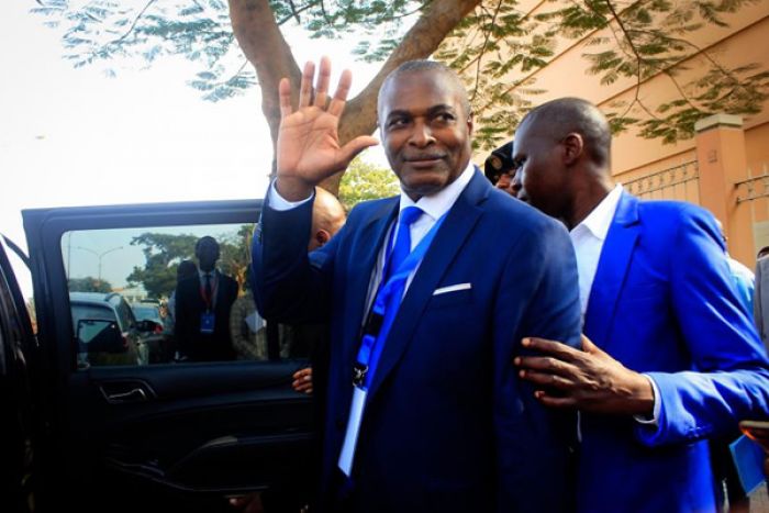 Coronavírus: Abel Chivukuvuku vai cumprir quarentena domiciliar em Luanda