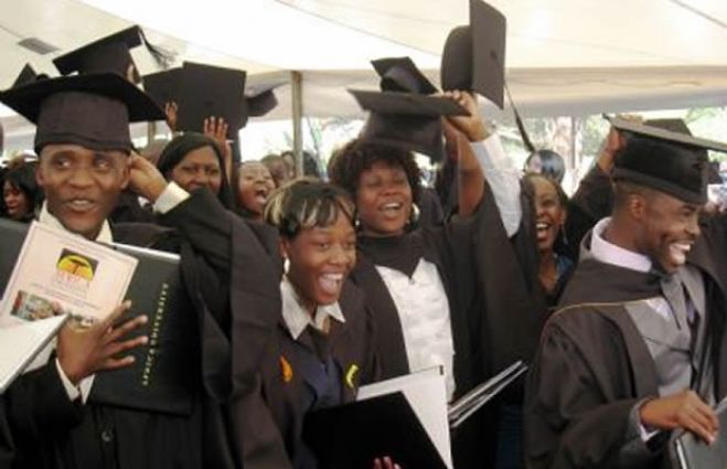 Governo angolano ordena devolução de propina cobrada pelas universidades