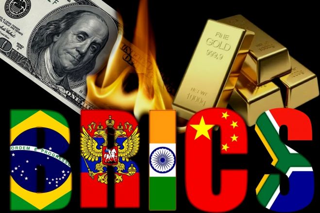Dólar perde força, cai abaixo de 40% das reservas globais e BRICS avançam em sistemas alternativos