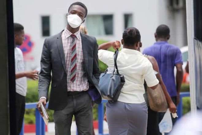 Crise: Funcionários públicos em Angola pagos com dinheiro da Segurança Social