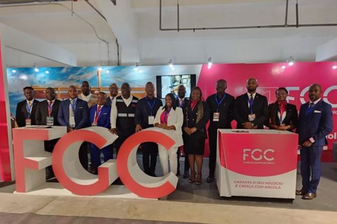 Por que o governo de Angola está a oferecer 300 milhões de dólares em linhas de crédito para empresas que trabalham com o Corredor do Lobito?