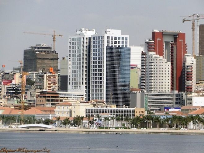 Angola 'longe' de estar imune às crises internacionais