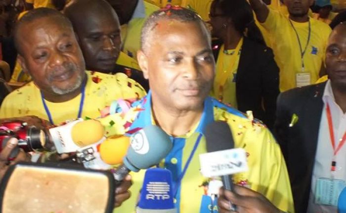 Líder da CASA-CE, Abel Chivukuvuku diz que há "trama" para o afastar do cargo