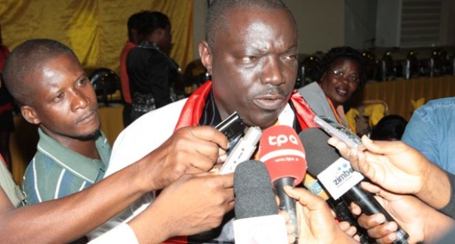 Chamado de 'tio Bento' ou 'tio Chico' pelos integrantes da quadrilha, o general é casado com uma sobrinha do presidente de Angola