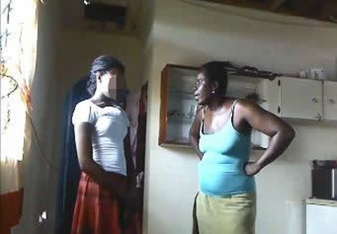 A menina de 12 anos foi espancada por ter publicado uma fotografia em trajes menores no Facebook