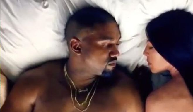 Kanye West lança videoclip polémico nu ao lado de 11 celebridades reais e de cera
