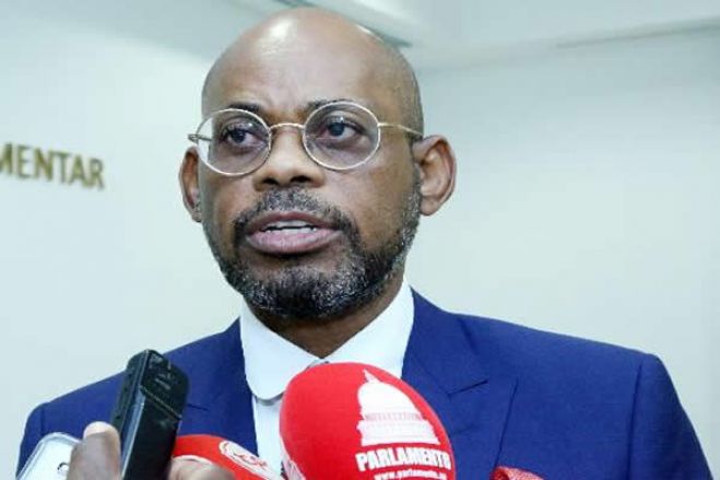 Ministro das Finanças diz que há 24 empresas portuguesas credoras de 270 milhões de euros