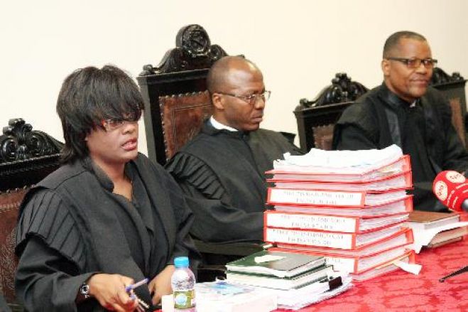 Palhaçada judicial continua em grande forma