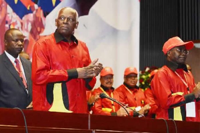 José Eduardo dos Santos ''abandona'' MPLA
