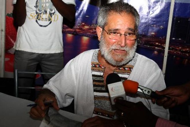 25 Abril "veio na pior altura" para o MPLA - Pepetela