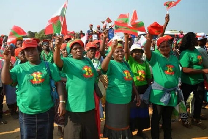 Mulheres “invadem” comité da UNITA no Bailundo para render homenagem à “Salupeto e Mango”