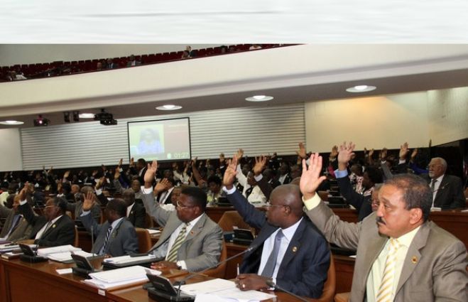 Parlamento aprova OGE revisto para 2015 com voto contra da oposição