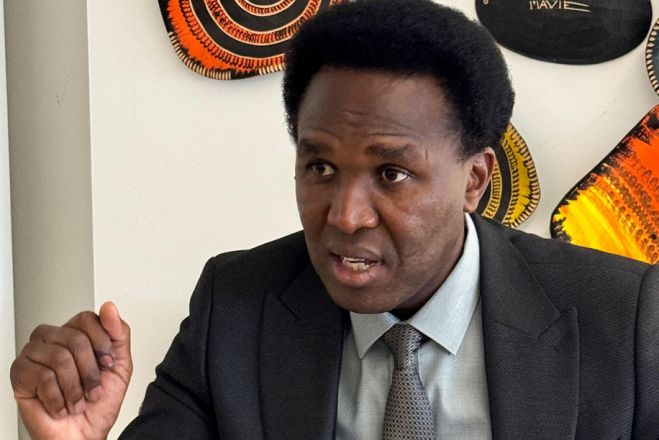 Assessor classifica de "espetáculo baixo" a retirada do passaporte diplomático a Mondlane