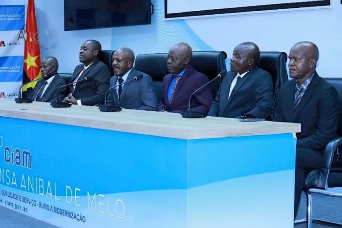 Altas chefias militares da FLEC abandonam a organização