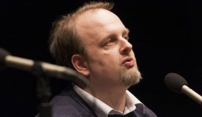 Jornal de Angola acusa Pedro Mexia de"destilar arrogância neonazi" contra o país