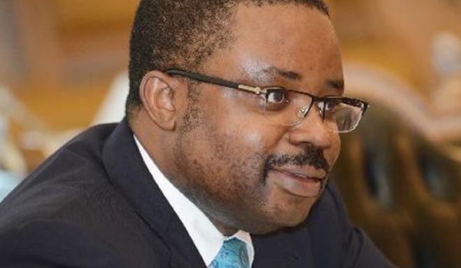 Negociações com o FMI “demitem” ministro das Finanças de Angola