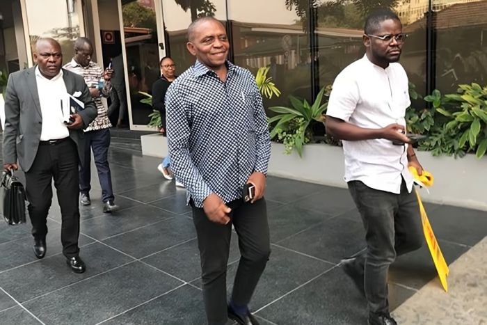 General Numa sujeito a termo de identidade e residência, acusado do crime de ultraje ao Estado