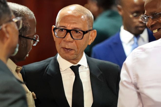 MP rejeitou seis dos sete crimes do General Kopelipa, mas exige a condenação por tráfico de influência