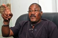 Bispo católico critica "grupo de iluminados" que não consegue resolver problemas do país