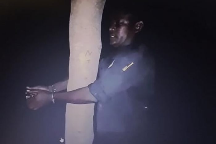 Dois agentes do DIIP foram algemados e esbofeteados por se ausentarem da unidade para comprar alimentos