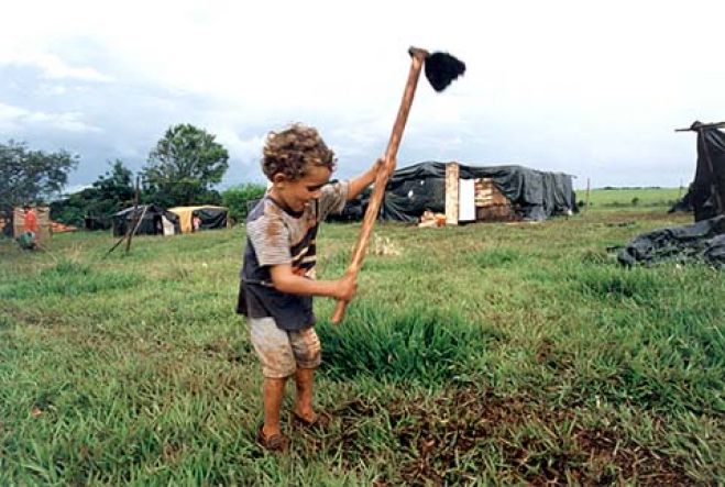 Duas crianças angolano forçado a trabalhar em Portugal