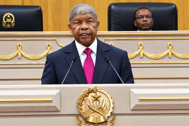 João Lourenço pede à oposição que desbloqueie criação do poder autárquico
