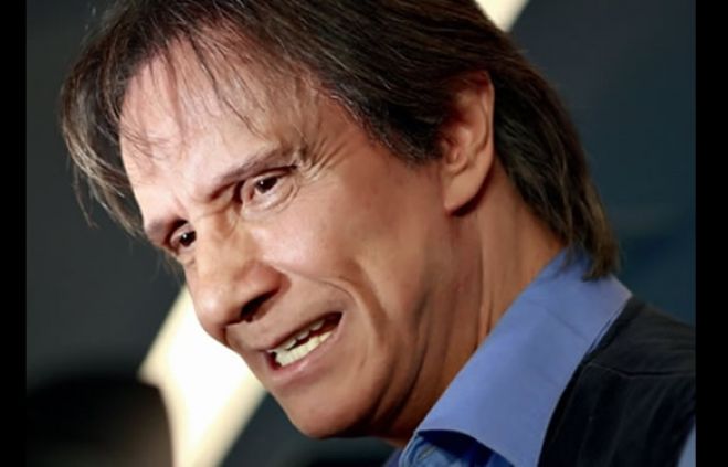 "Eu sou a favor": Cantor Roberto Carlos mostra apoio ao casamento gay