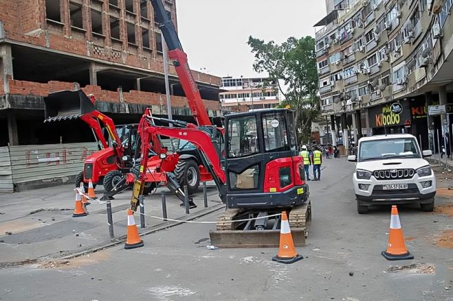 Começa demolição do edifício degradado da Maianga que representava risco à população