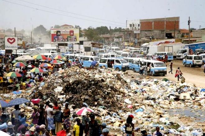 Amontoados de lixo em Luanda ameaçam saúde e incomodam moradores