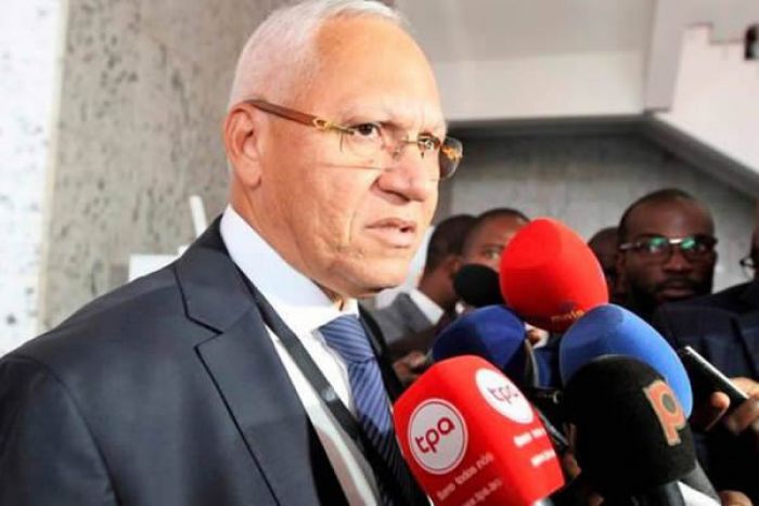 Ministro defende "governação sustentável" e "não o improviso de 40 anos"