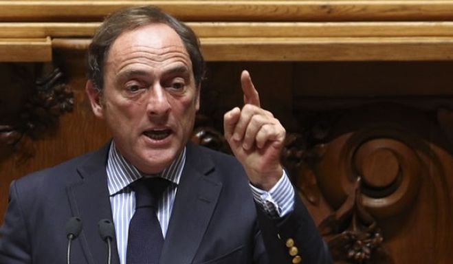 No discurso de despedida, Portas defende que Portugal não deve “substituir” Angola