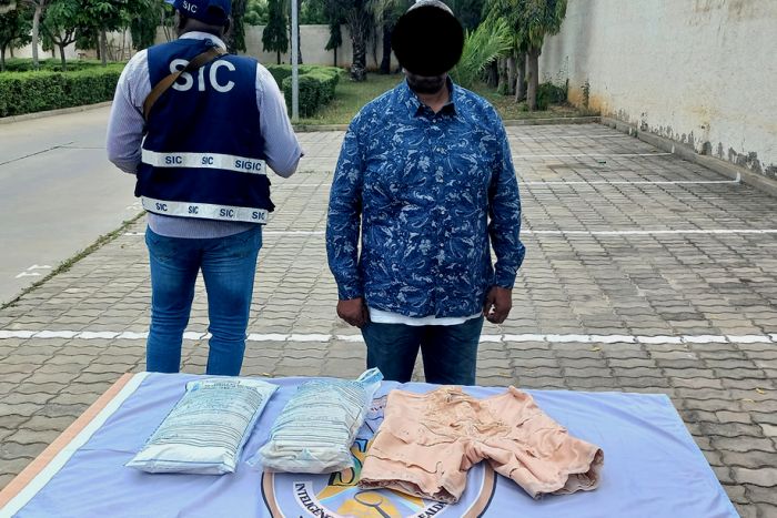 Mulher detida no Aeroporto de Luanda com quase três quilos de cocaína proveniente do Brasil