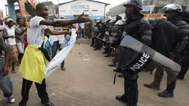 Angola retirou embaixador de Kinshasa mas nega ataques diretos à representação