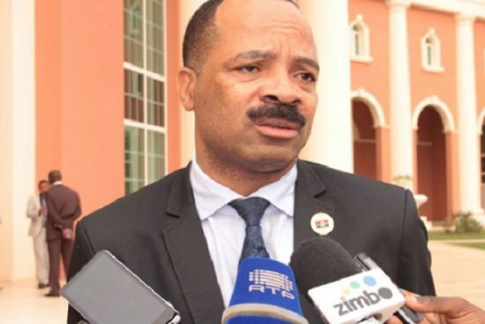 Dignidade aos antigos presidentes e o respeito pelo presidente da república