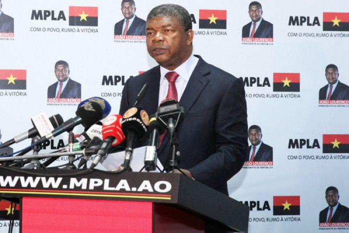 "João Lourenço não faz nada de extraordinário", diz oposição.