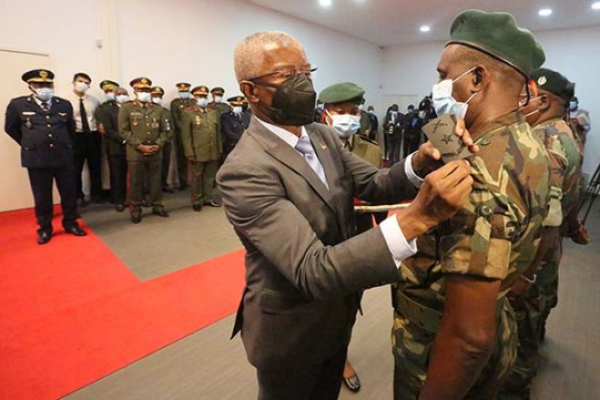 Ministro de Estado e Chefe da Casa Militar do PR, Francisco Pereira Furtado, confere posse a chefes militares