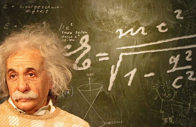 Einstein e Newton ultrapassam Jesus entre os maiores heróis da história
