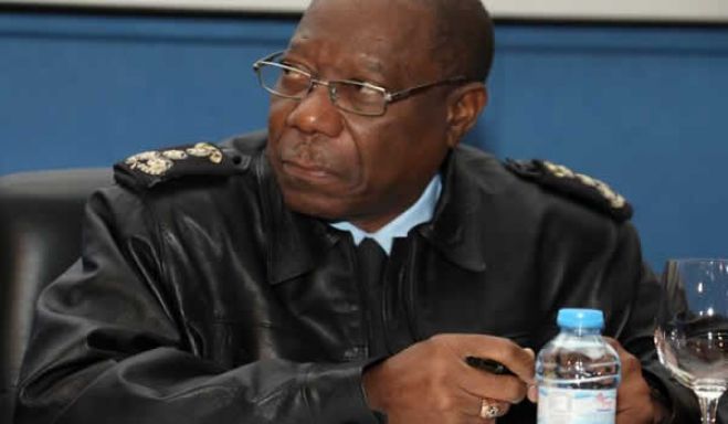 O comandante-geral da polícia, Ambrósio de Lemos