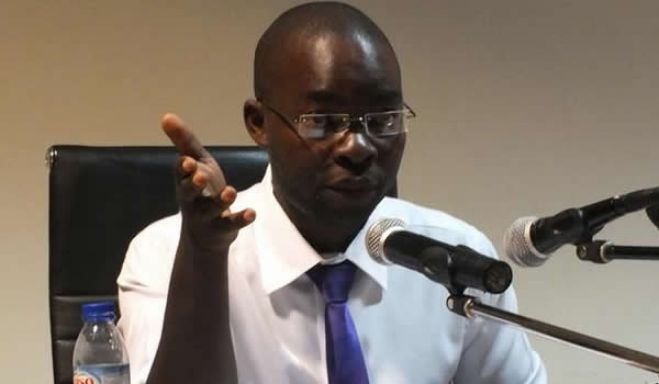 "É um equívoco chamar Angola uma democracia" - Domingos da Cruz