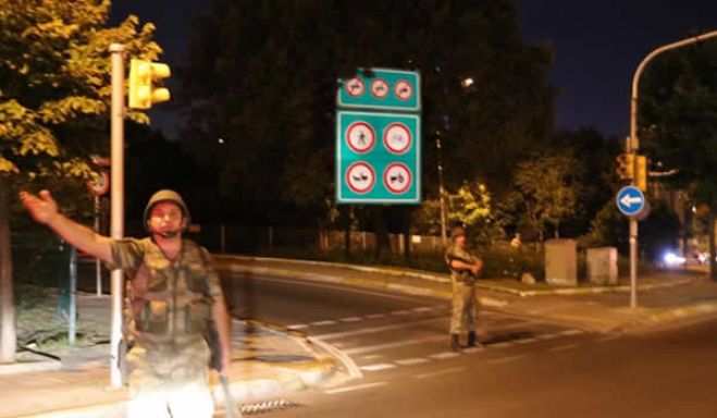 Golpe de Estado na Turquia os militares afirmam ter tomado controlo do país