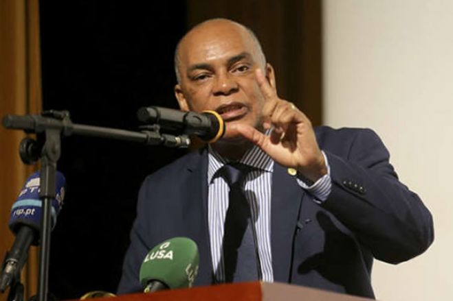 Líder da UNITA acusa governo angolano de violar a lei do registo eleitoral oficioso